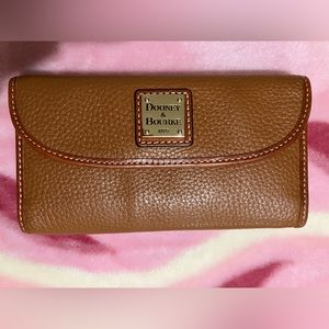 Dooney & Bourke clutch